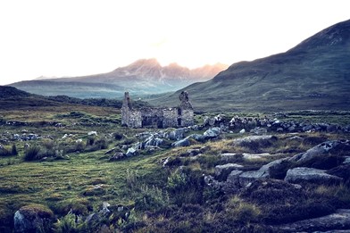 Puncak Bukit Slane, Irlandia.