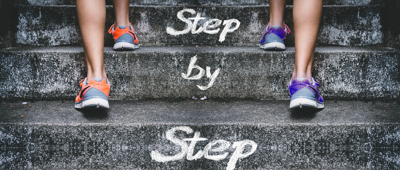 Move on and go on, bangkit dari keterpurukan dan meraih kesuksesan dengan memilih yang terbaik dan bertindak untuk menghadapi tantangan hidup.