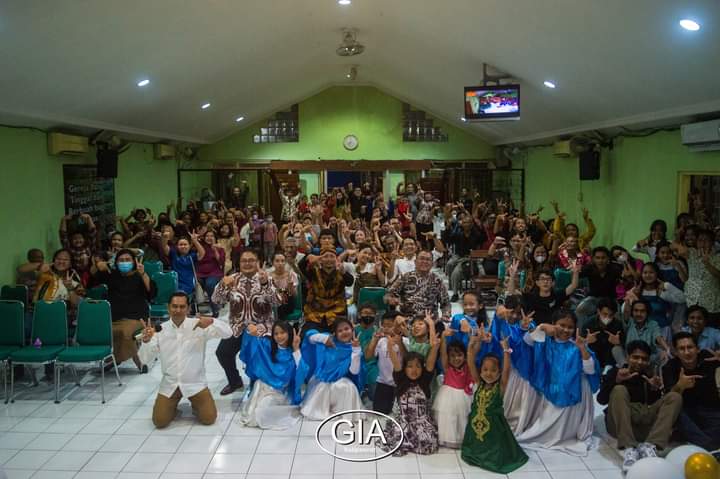 GIA Jemaat Kalipancur merayakan penahbisan Gembala Jemaat dan Pendeta ini sebagai tonggak sejarah penting bagi jemaat tersebut.