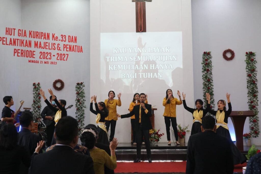 Gereja Isa Almasih Jemaat Kuripan merayakan HUT Ke-33
