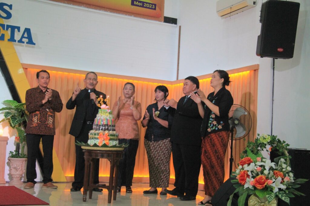 Rasa syukur dan sukacita dalam penahbisan dan perayaan ulang tahun