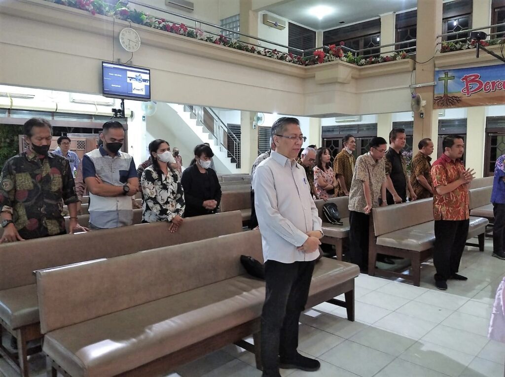 Peserta berdiskusi dalam acara sarasehan Teologi Gereja Isa Almasih di GIA Jemaat Surabaya.