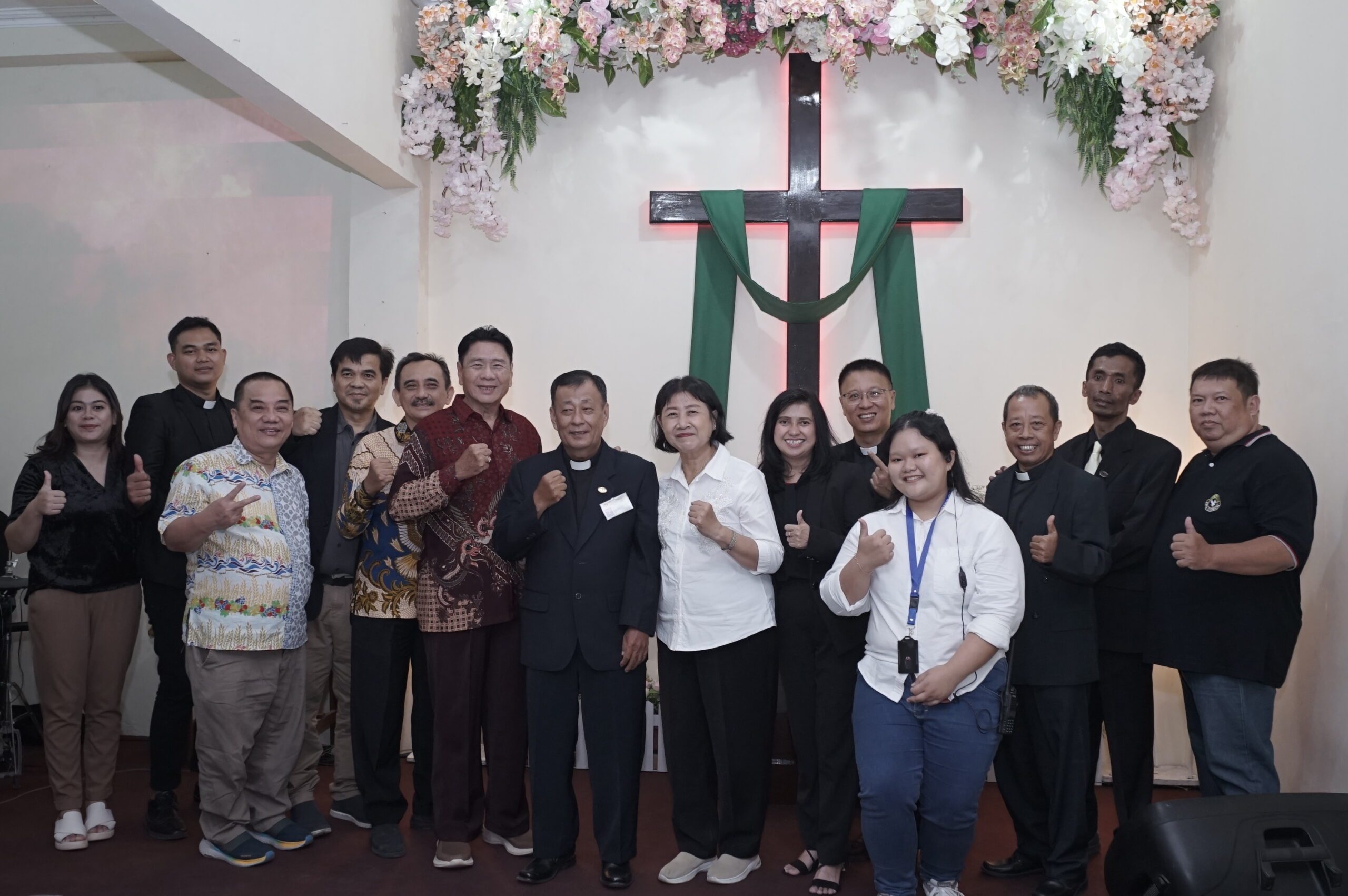 Foto Bersama dengan Majelis dan Pengurus GIa Kudus