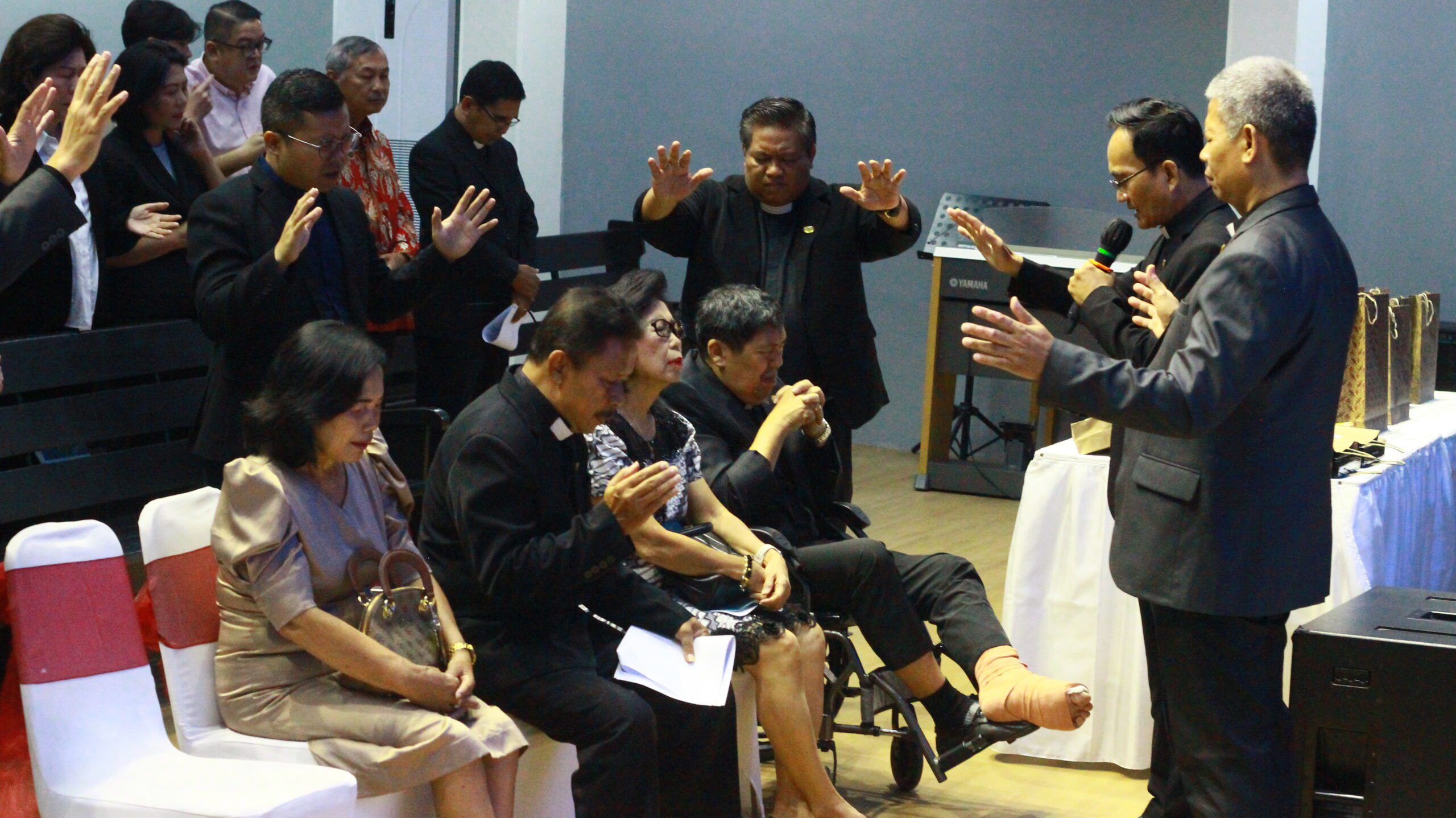Emiritasi, Penahbisan Gia Dr (6)