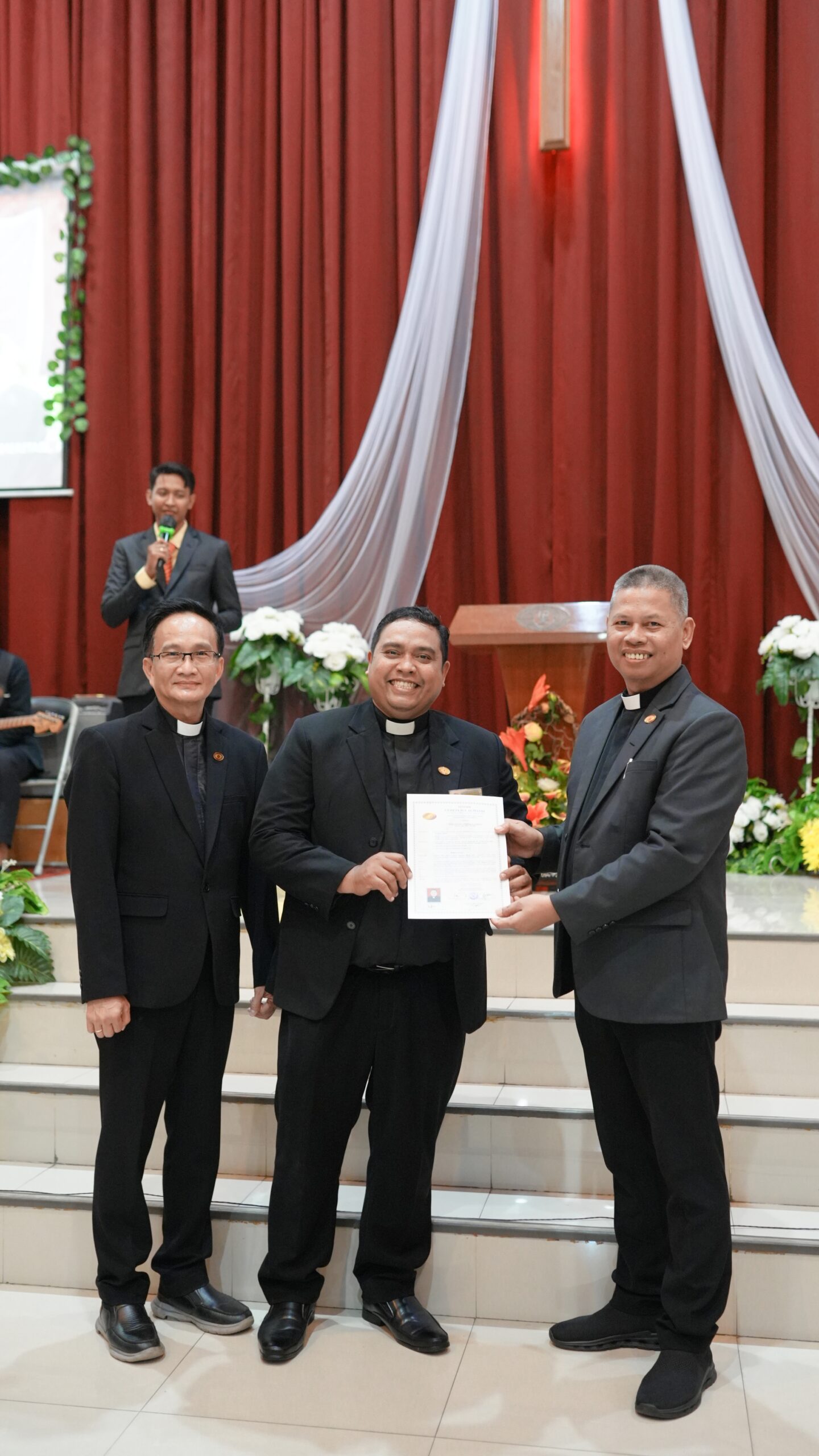 Ibadah Emiritasi,Penahbisan Gembala Jemaat dan HUT XI GIA SUPRIYADI (2)