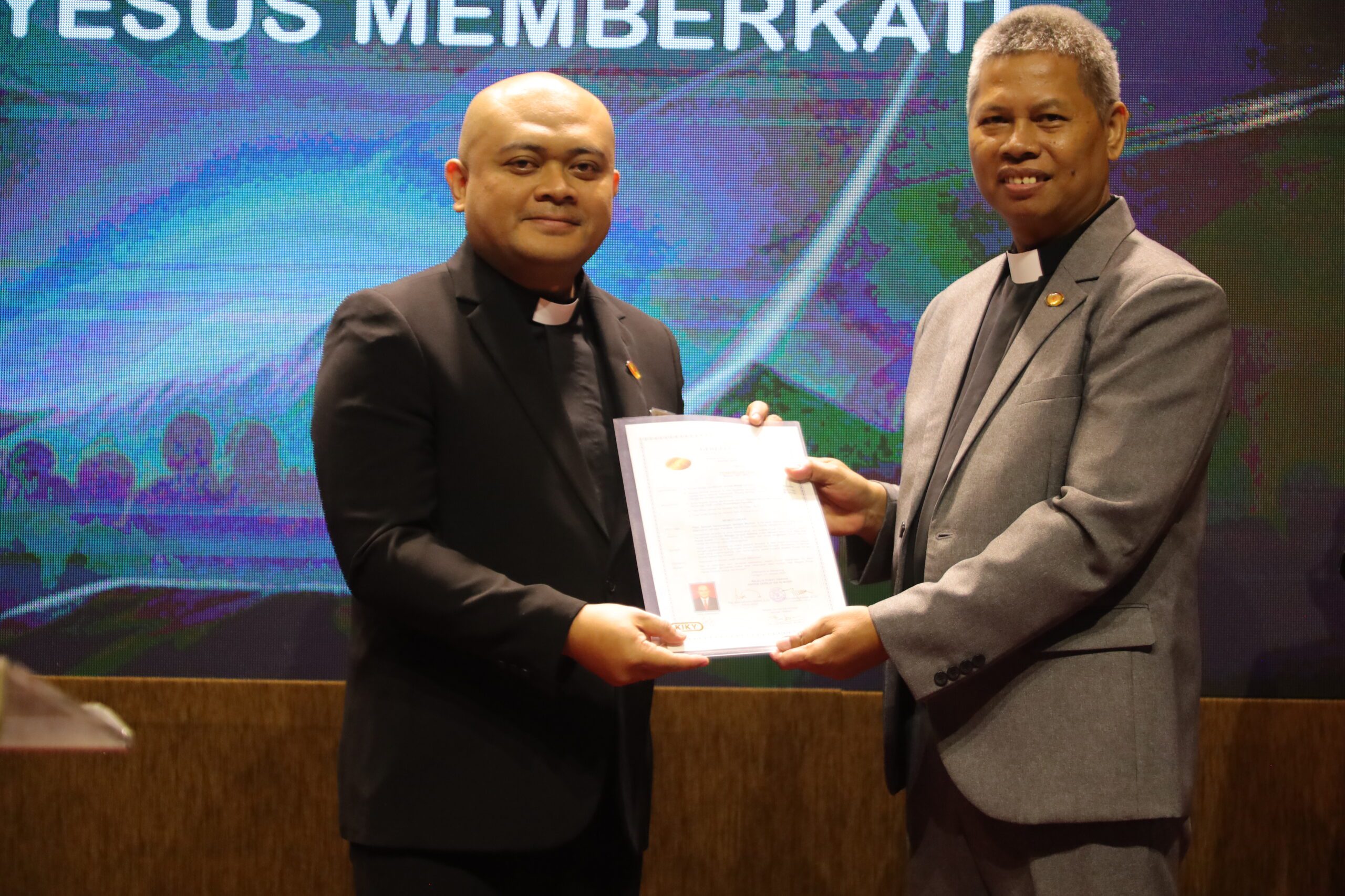 Ibadah Penahbisan Pendeta Gereja Isa Almasih Maleer Bandung (8)